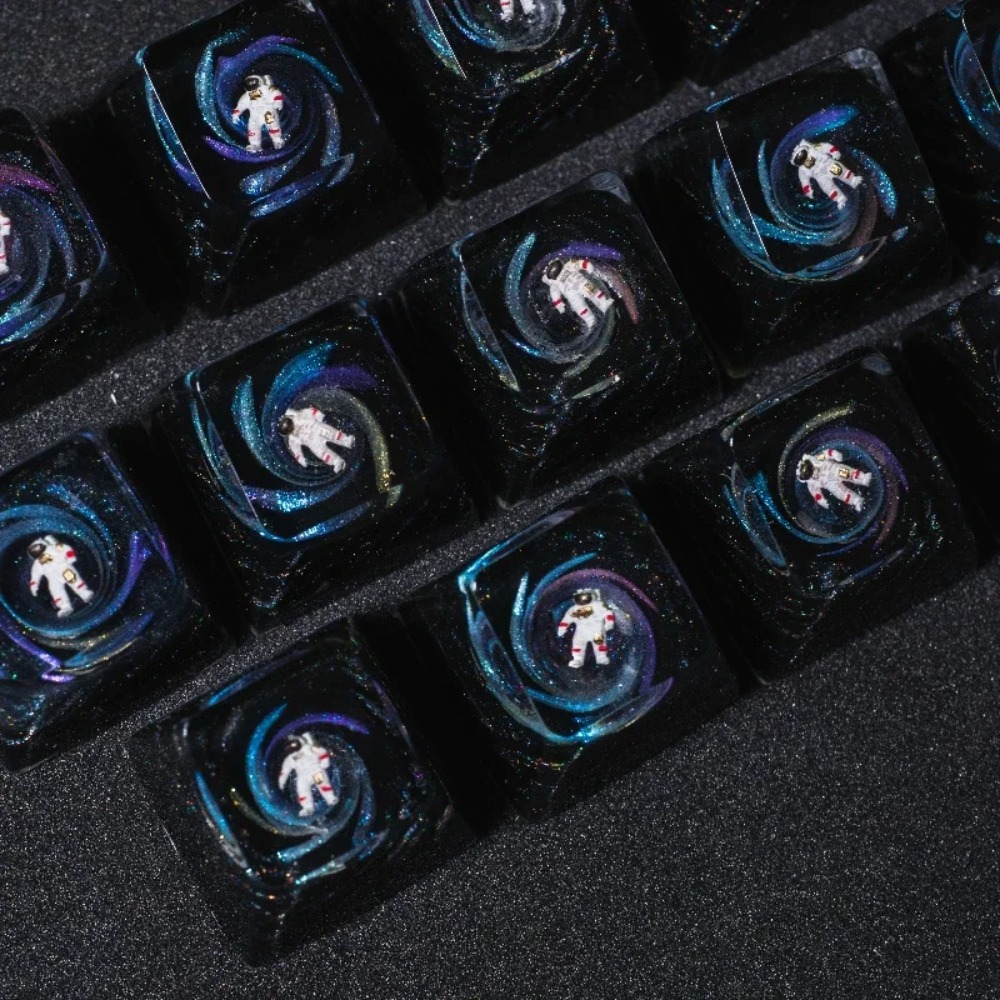 Gaming Accessories To Gift - Esnaf Klavye Tuş Astronot Reçine Anahtar